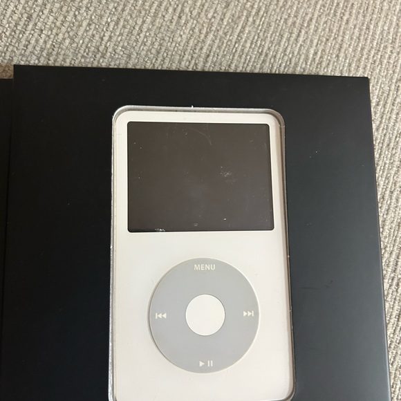 Apple iPod Classic in Black and White - Picture 2 of 2